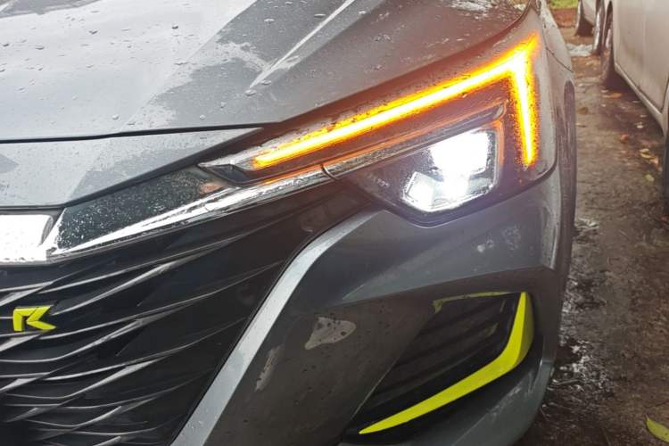 Used Roewe i6 MAX 2020 300TGI Automatic "Swell Cool Smart Drive" Edition Left Front Headlight