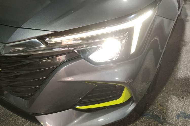 Used Roewe i6 MAX 2020 300TGI Automatic "Swell Cool Smart Drive" Edition Left Front Headlight