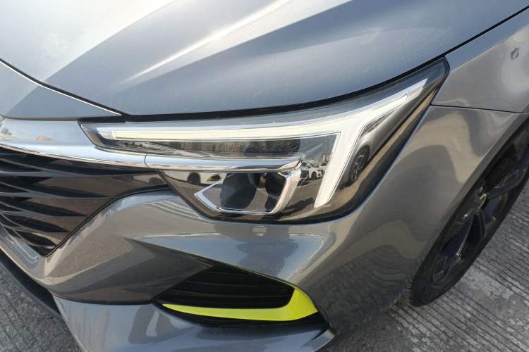 Used Roewe i6 MAX 2020 300TGI Automatic Cool & Stylish Skyroof Edition Left Front Headlight