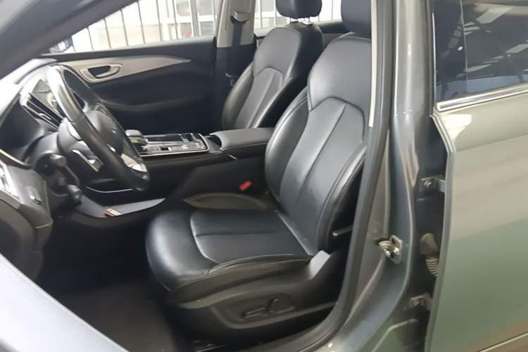 Used Roewe i6 MAX 2020 300TGI Automatic "Swell Cool Smart Drive" Edition Left Front Seat