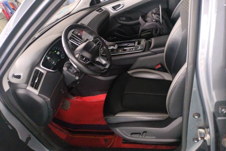 Used Roewe i6 MAX 2020 300TGI Automatic Supreme Edition with Cool Sunroof and Advanced Driving Features Left Front Seat