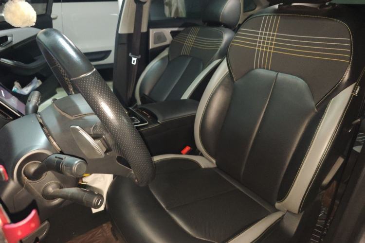 Used Roewe i6 MAX 2020 300TGI Automatic Supreme Edition with Cool Sunroof and Advanced Driving Features Left Front Seat