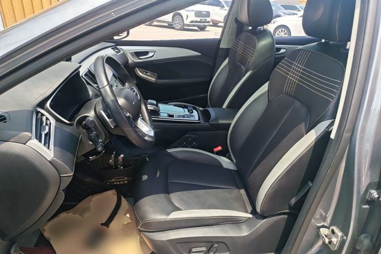 Used Roewe i6 MAX 2020 300TGI Automatic Supreme Edition with Cool Sunroof and Advanced Driving Features Left Front Seat