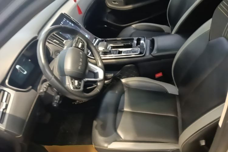 Used Roewe i6 MAX 2020 300TGI Automatic Supreme Edition with Cool Sunroof and Advanced Driving Features Left Front Seat