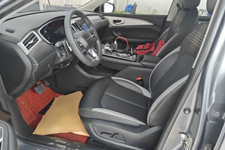 Used Roewe i6 MAX 2020 300TGI Automatic Supreme Edition with Cool Sunroof and Advanced Driving Features Left Front Seat