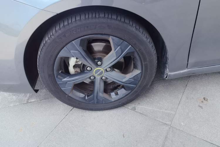 Used Roewe i6 MAX 2020 300TGI Automatic "Swell Cool Smart Drive" Edition Left Front Wheel Hub