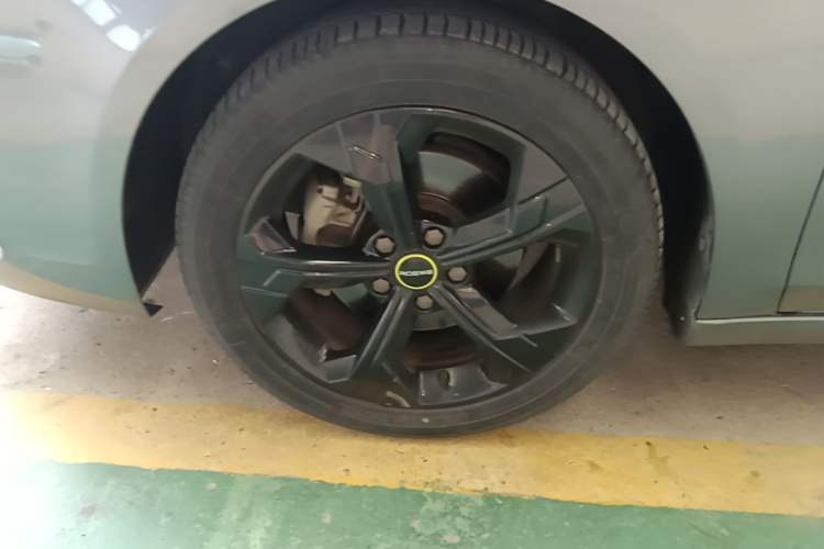 Used Roewe i6 MAX 2020 300TGI Automatic "Swell Cool Smart Drive" Edition Left Front Wheel Hub