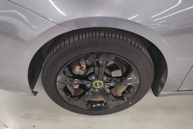 Used Roewe i6 MAX 2020 300TGI Automatic "Swell Cool Smart Drive" Edition Left Front Wheel Hub