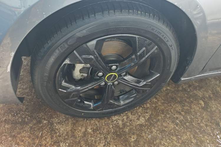 Used Roewe i6 MAX 2020 300TGI Automatic "Swell Cool Smart Drive" Edition Left Front Wheel Hub