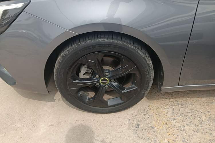 Used Roewe i6 MAX 2020 300TGI Automatic "Swell Cool Smart Drive" Edition Left Front Wheel Hub