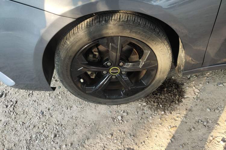 Used Roewe i6 MAX 2020 300TGI Automatic Cool & Stylish Skyroof Edition Left Front Wheel Hub