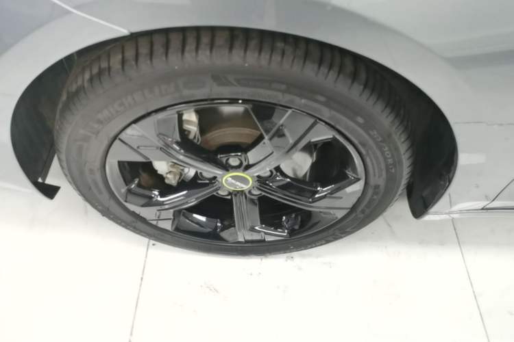 Used Roewe i6 MAX 2020 300TGI Automatic Sporty Cool Edition Left Front Wheel Hub