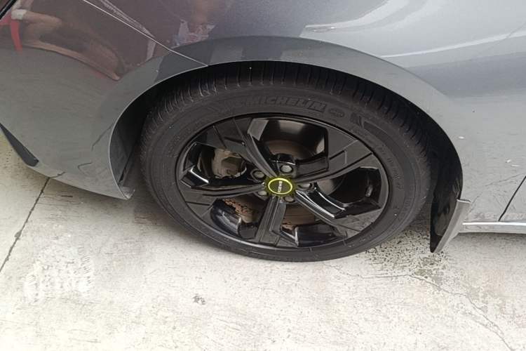 Used Roewe i6 MAX 2020 300TGI Automatic Sporty Cool Edition Left Front Wheel Hub