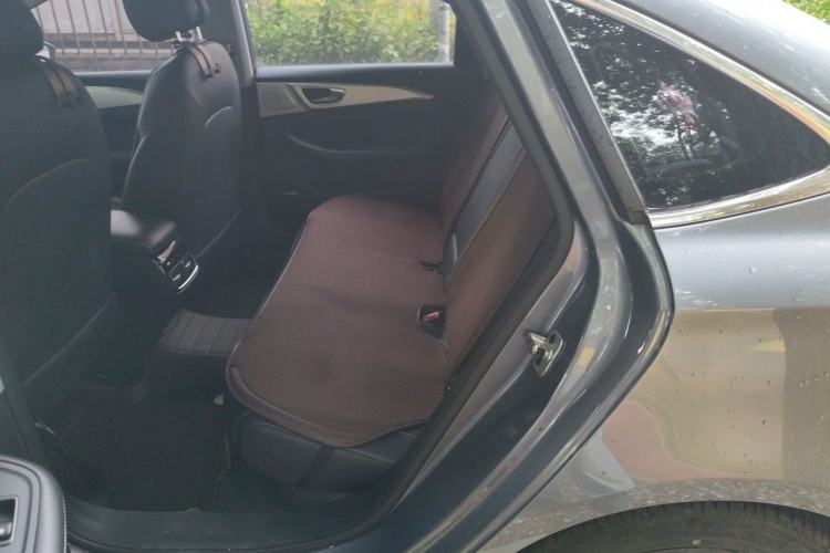 Used Roewe i6 MAX 2020 300TGI Automatic "Swell Cool Smart Drive" Edition Left Rear Seat