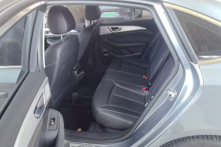 Used Roewe i6 MAX 2020 300TGI Automatic "Swell Cool Smart Drive" Edition Left Rear Seat