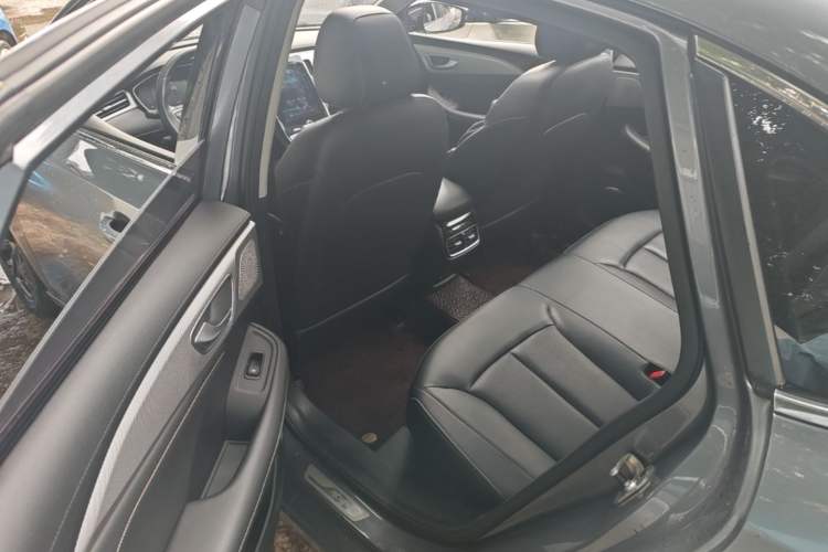 Used Roewe i6 MAX 2020 300TGI Automatic "Swell Cool Smart Drive" Edition Left Rear Seat