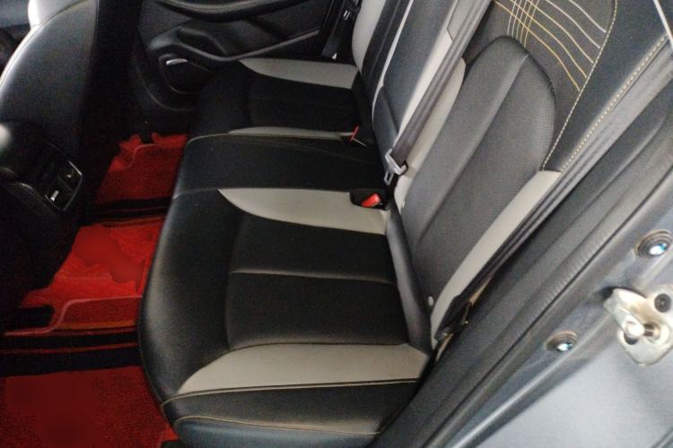 Used Roewe i6 MAX 2020 300TGI Automatic Supreme Edition with Cool Sunroof and Advanced Driving Features Left Rear Seat