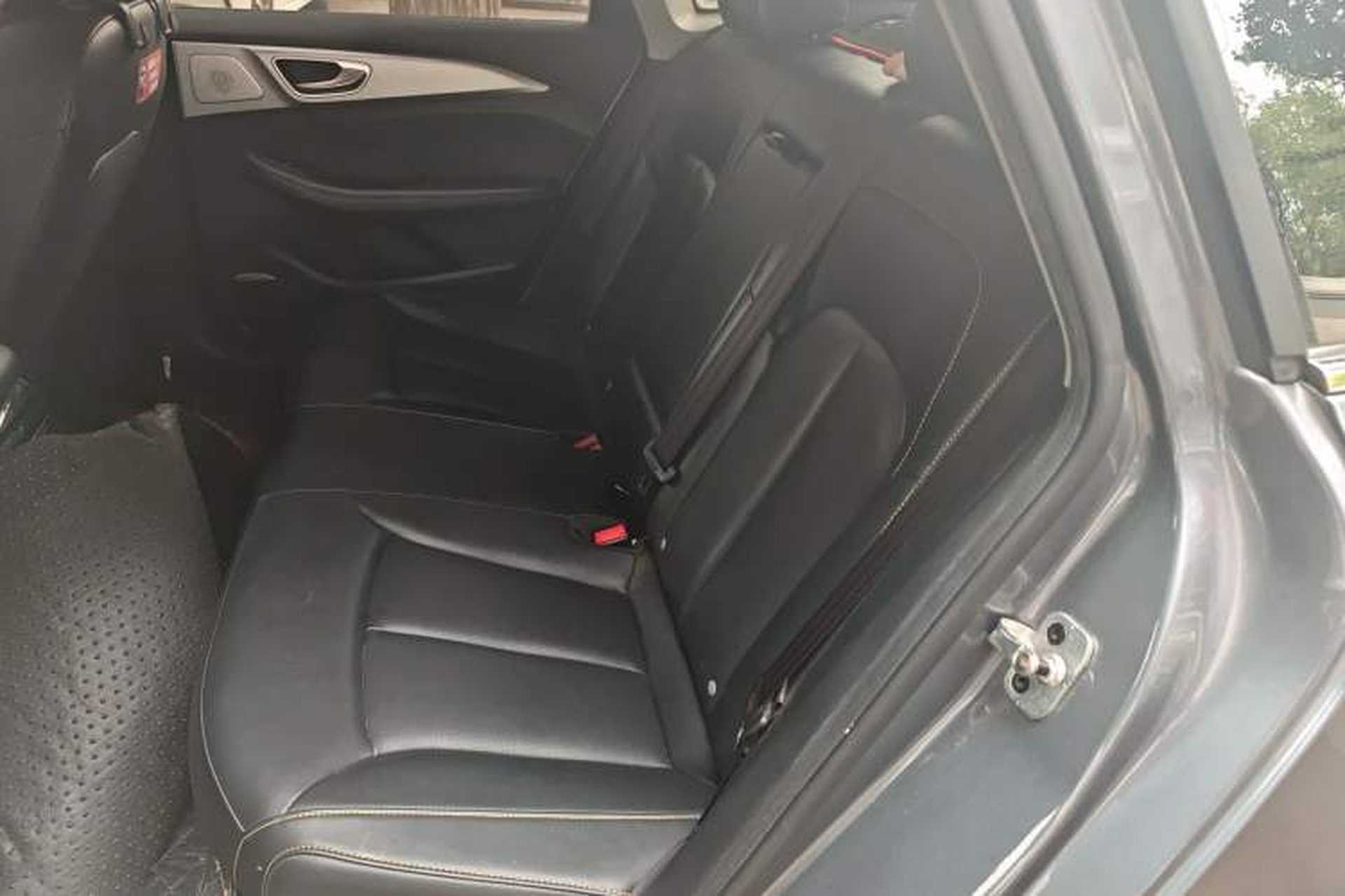 Used Roewe i6 MAX 2020 300TGI Automatic "Swell Cool Smart Drive" Edition Left Rear Seat