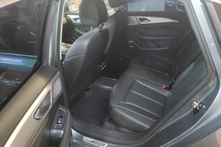 Used Roewe i6 MAX 2020 300TGI Automatic "Swell Cool Smart Drive" Edition Left Rear Seat
