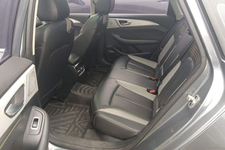 Used Roewe i6 MAX 2020 300TGI Automatic Supreme Edition with Cool Sunroof and Advanced Driving Features Left Rear Seat