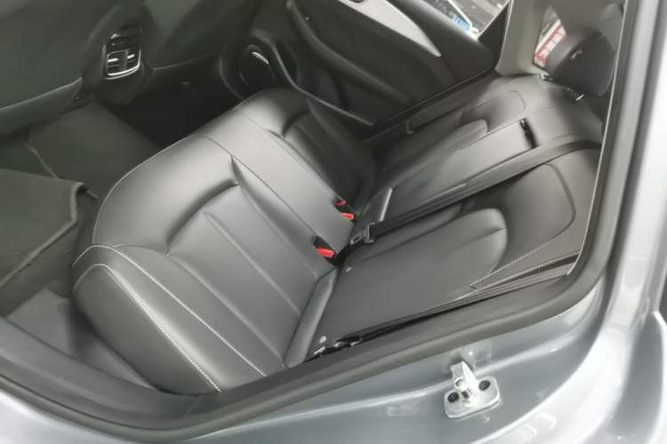 Used Roewe i6 MAX 2020 300TGI Automatic Sporty Cool Edition Left Rear Seat