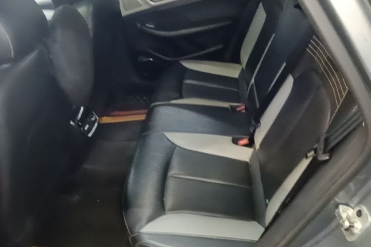Used Roewe i6 MAX 2020 300TGI Automatic Supreme Edition with Cool Sunroof and Advanced Driving Features Left Rear Seat