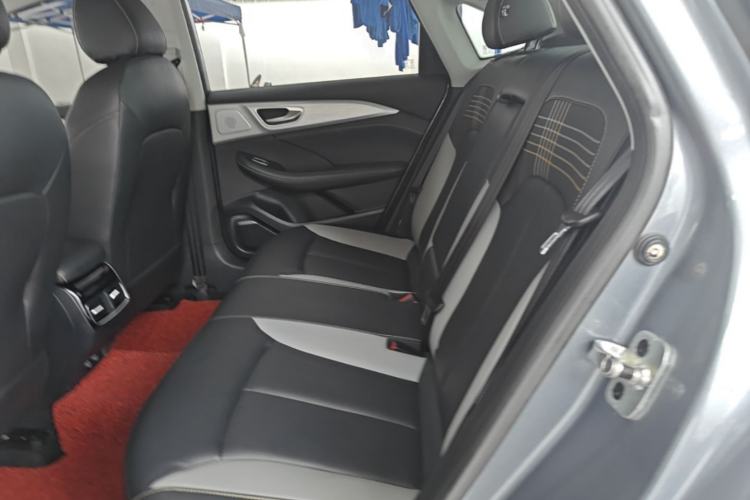 Used Roewe i6 MAX 2020 300TGI Automatic Supreme Edition with Cool Sunroof and Advanced Driving Features Left Rear Seat