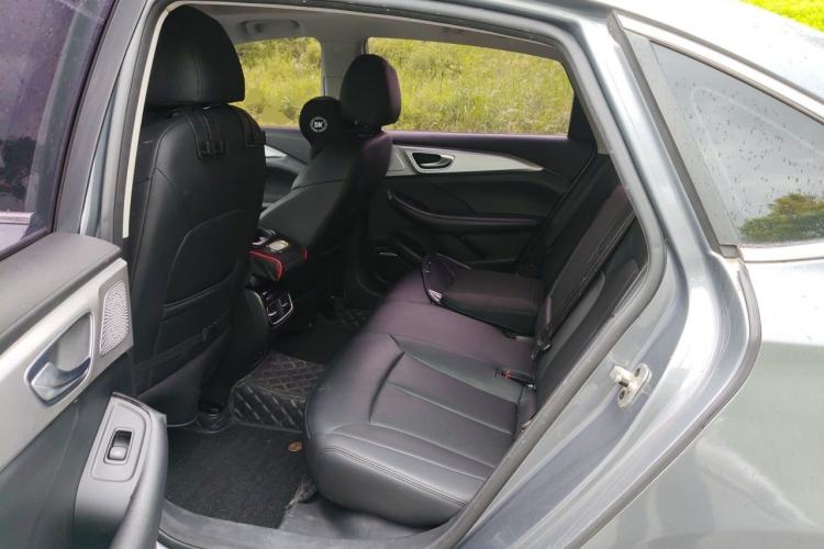 Used Roewe i6 MAX 2020 300TGI Automatic "Swell Cool Smart Drive" Edition Left Rear Seat