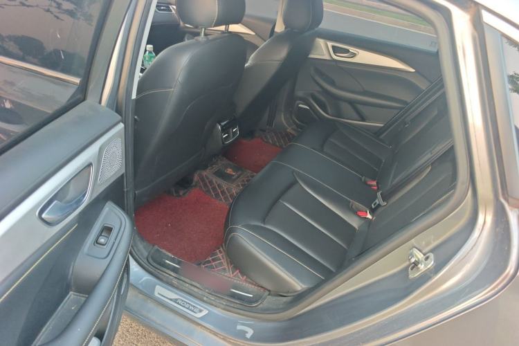 Used Roewe i6 MAX 2020 300TGI Automatic "Swell Cool Smart Drive" Edition Left Rear Seat