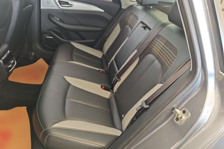 Used Roewe i6 MAX 2020 300TGI Automatic Supreme Edition with Cool Sunroof and Advanced Driving Features Left Rear Seat
