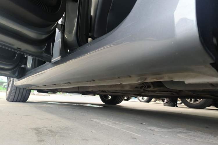 Used Roewe i6 MAX 2020 300TGI Automatic "Swell Cool Smart Drive" Edition Left Side Sill