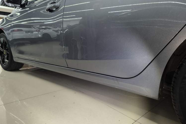 Used Roewe i6 MAX 2020 300TGI Automatic "Swell Cool Smart Drive" Edition Left Side Sill