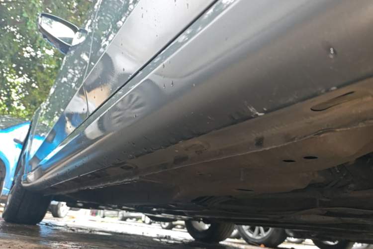 Used Roewe i6 MAX 2020 300TGI Automatic "Swell Cool Smart Drive" Edition Left Side Sill