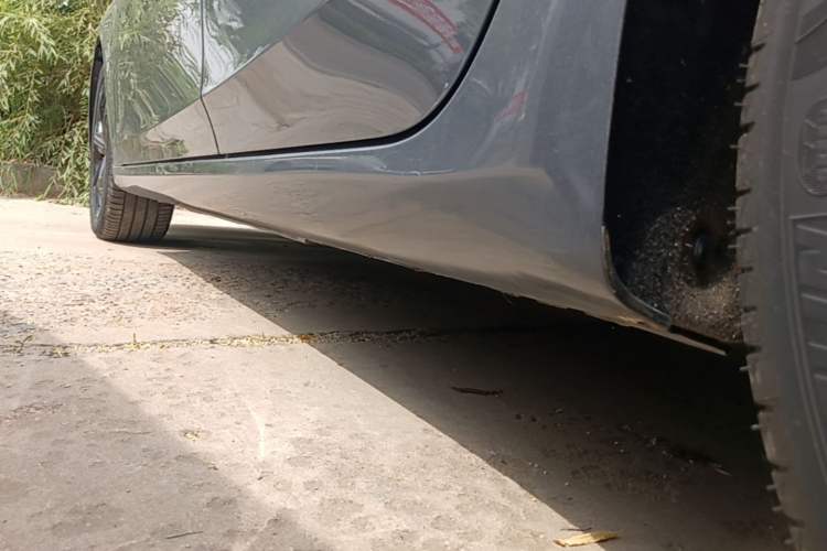 Used Roewe i6 MAX 2020 300TGI Automatic "Swell Cool Smart Drive" Edition Left Side Sill