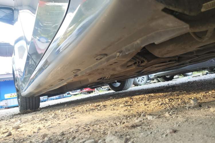 Used Roewe i6 MAX 2020 300TGI Automatic Cool & Stylish Skyroof Edition Left Side Sill