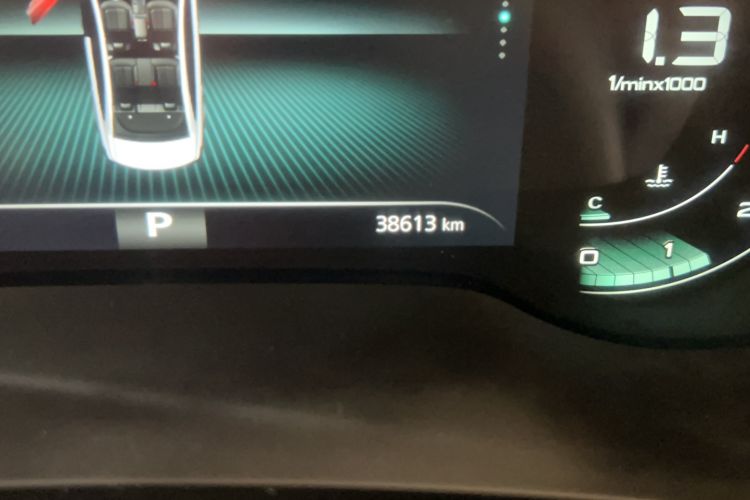 Used Roewe i6 MAX 2020 300TGI Automatic Cool & Stylish Skyroof Edition Odometer Close Up