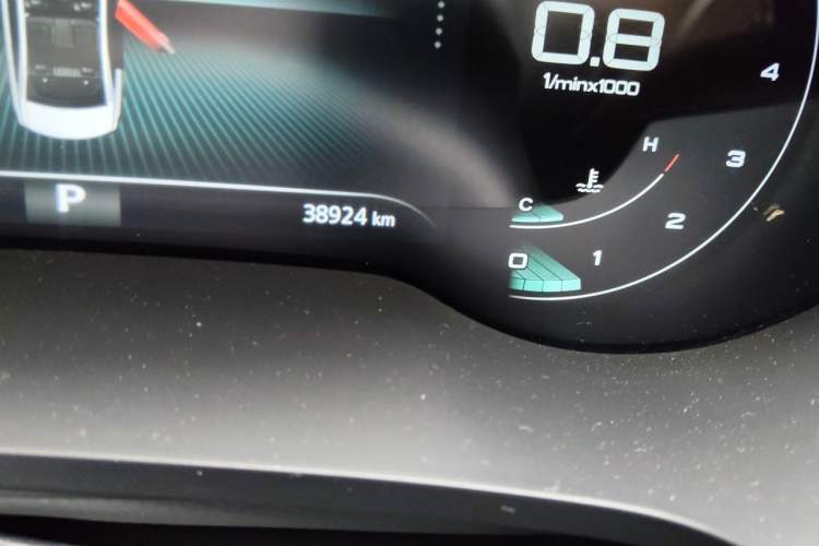 Used Roewe i6 MAX 2020 300TGI Automatic Cool & Stylish Skyroof Edition Odometer Close Up