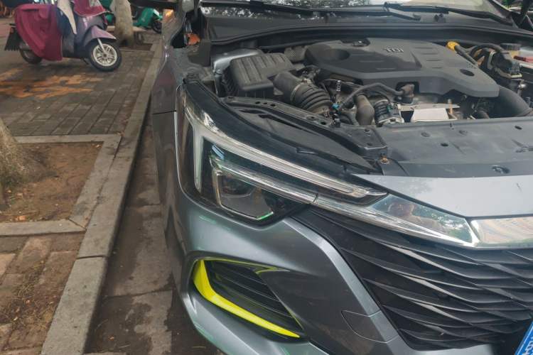 Used Roewe i6 MAX 2020 300TGI Automatic Sporty Cool Edition Right Front Headlight
