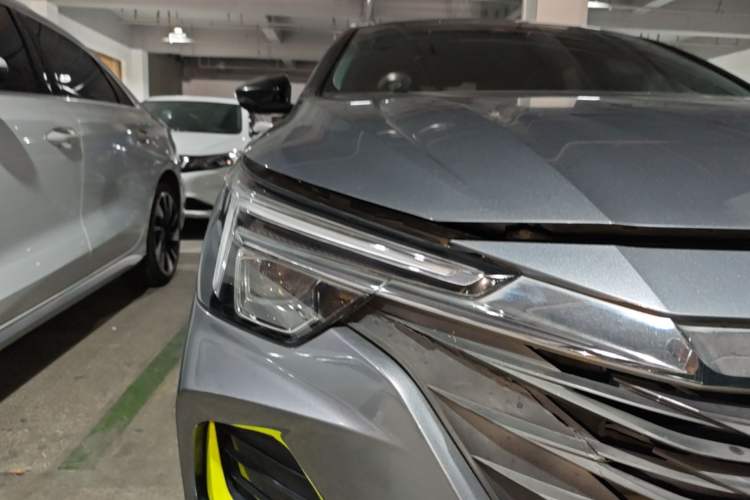 Used Roewe i6 MAX 2020 300TGI Automatic "Swell Cool Smart Drive" Edition Right Front Headlight