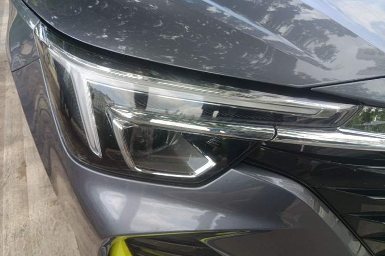 Used Roewe i6 MAX 2020 300TGI Automatic Sporty Cool Edition Right Front Headlight