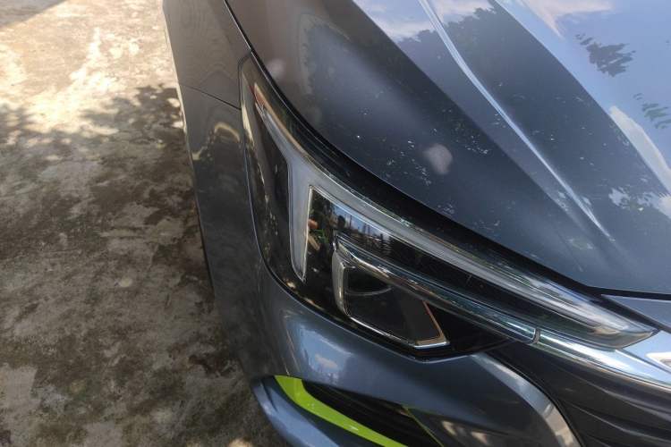 Used Roewe i6 MAX 2020 300TGI Automatic "Swell Cool Smart Drive" Edition Right Front Headlight