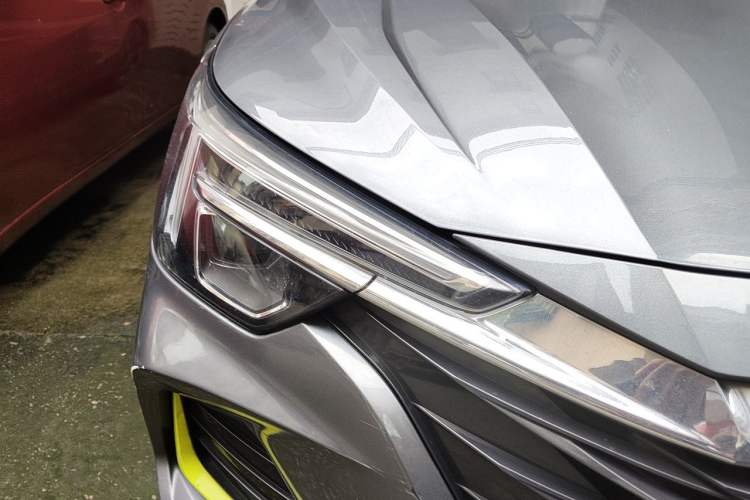 Used Roewe i6 MAX 2020 300TGI Automatic Cool & Stylish Skyroof Edition Right Front Headlight