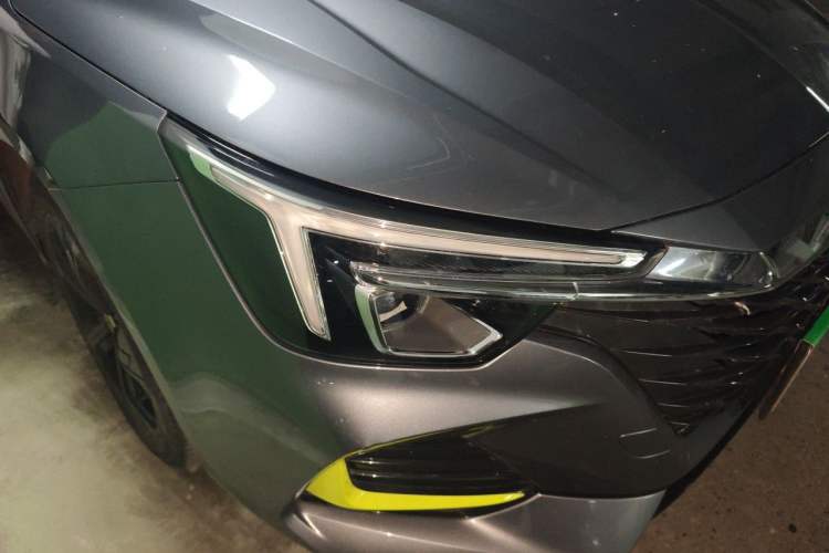 Used Roewe i6 MAX 2020 300TGI Automatic Supreme Edition with Cool Sunroof and Advanced Driving Features Right Front Headlight