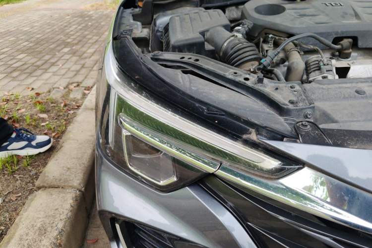 Used Roewe i6 MAX 2020 300TGI Automatic "Swell Cool Smart Drive" Edition Right Front Headlight