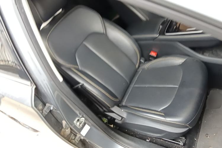 Used Roewe i6 MAX 2020 300TGI Automatic "Swell Cool Smart Drive" Edition Right Front Seat