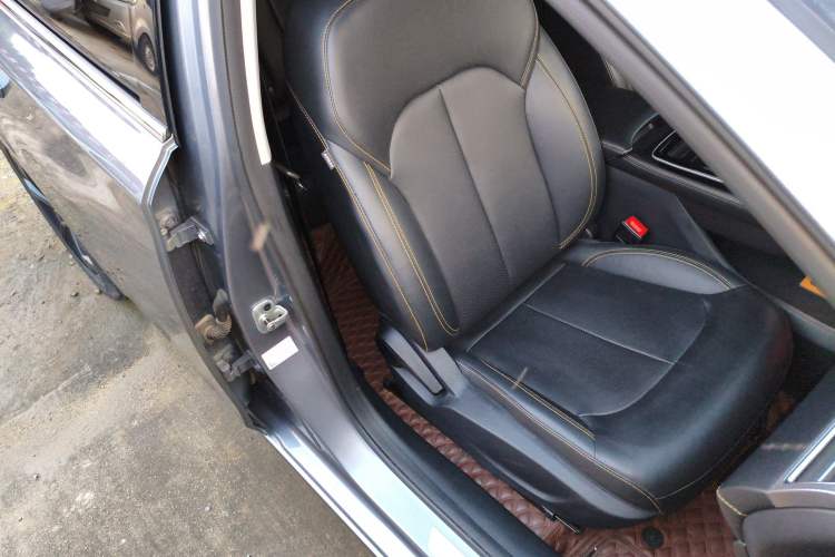 Used Roewe i6 MAX 2020 300TGI Automatic "Swell Cool Smart Drive" Edition Right Front Seat