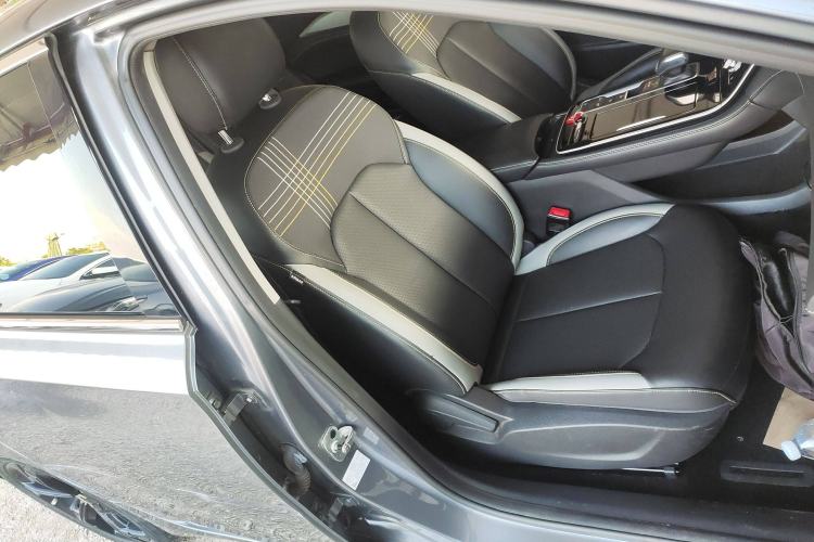 Used Roewe i6 MAX 2020 300TGI Automatic Cool & Stylish Skyroof Edition Right Front Seat