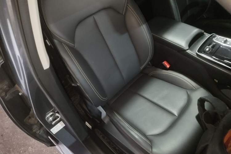 Used Roewe i6 MAX 2020 300TGI Automatic "Swell Cool Smart Drive" Edition Right Front Seat