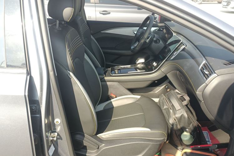 Used Roewe i6 MAX 2020 300TGI Automatic Cool & Stylish Skyroof Edition Right Front Seat