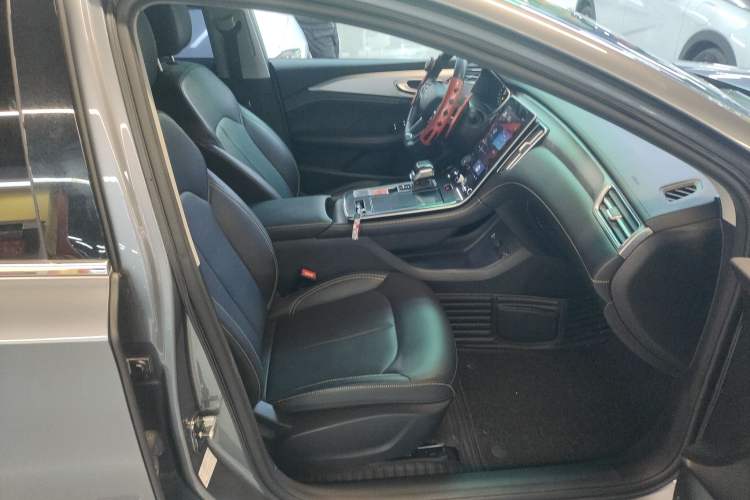 Used Roewe i6 MAX 2020 300TGI Automatic "Swell Cool Smart Drive" Edition Right Front Seat